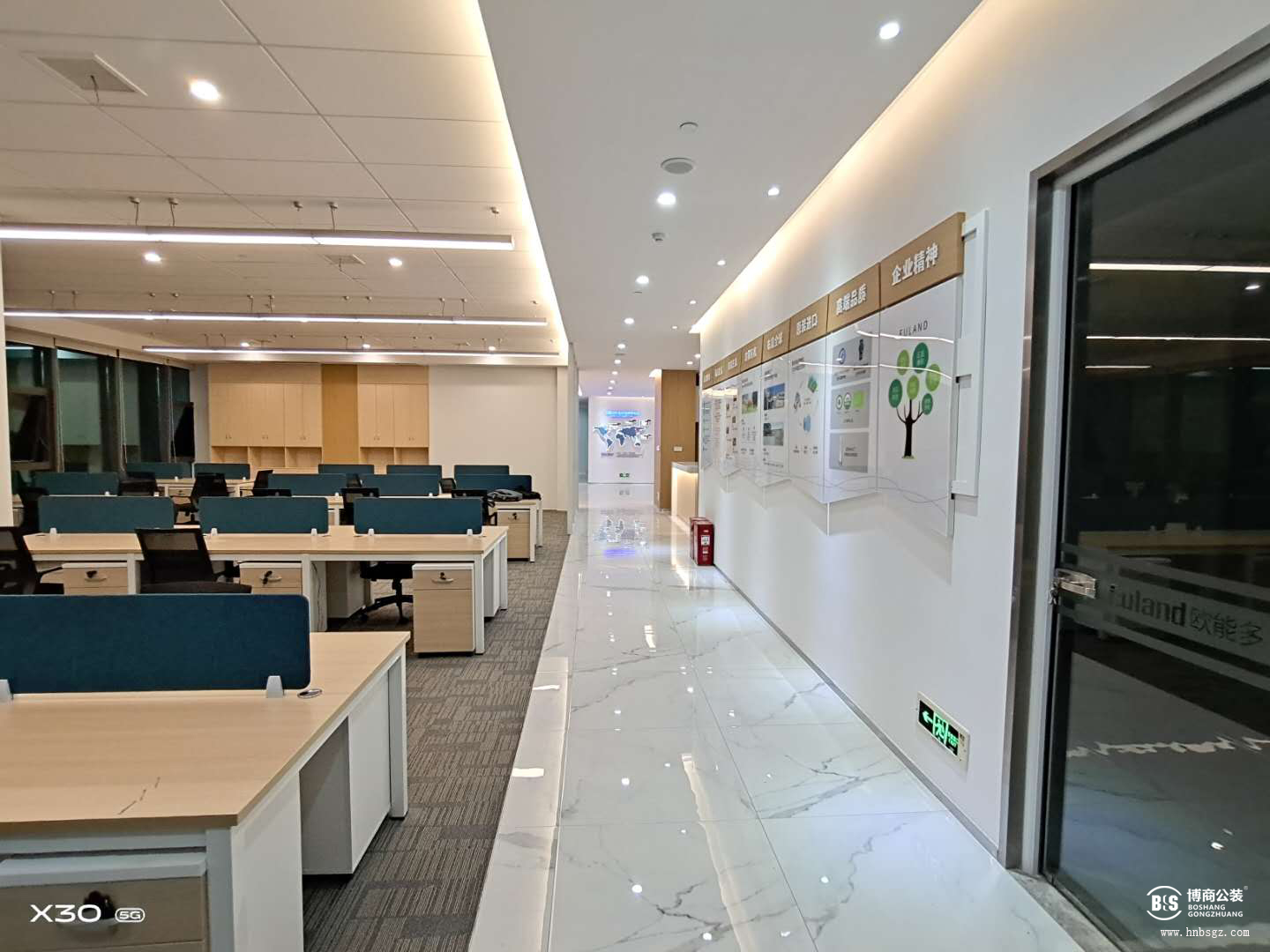 办公室装修是直接找工人做,还是找装修公司更合适?